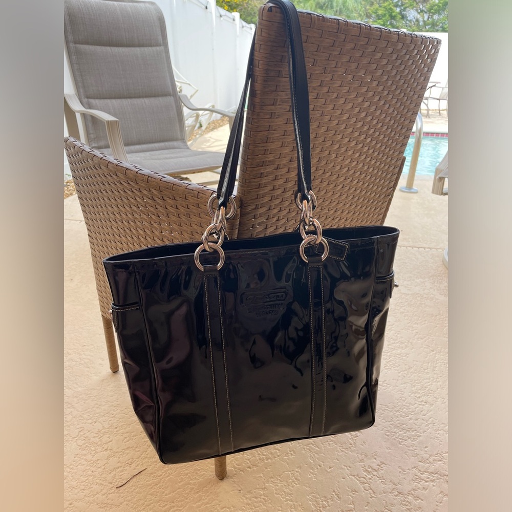 Gorgeous Coach patent leather tote bag